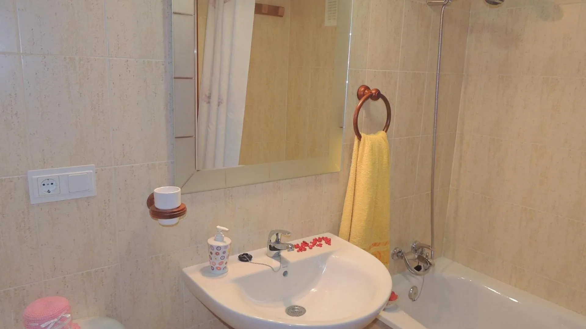 3 Bedroom Nice Apartment In Jerez De La Frontera